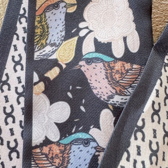 Reversible Navy & Cream Bird & Flower Print Twilly Narrow Tie Scarf - Picture 3 of 4